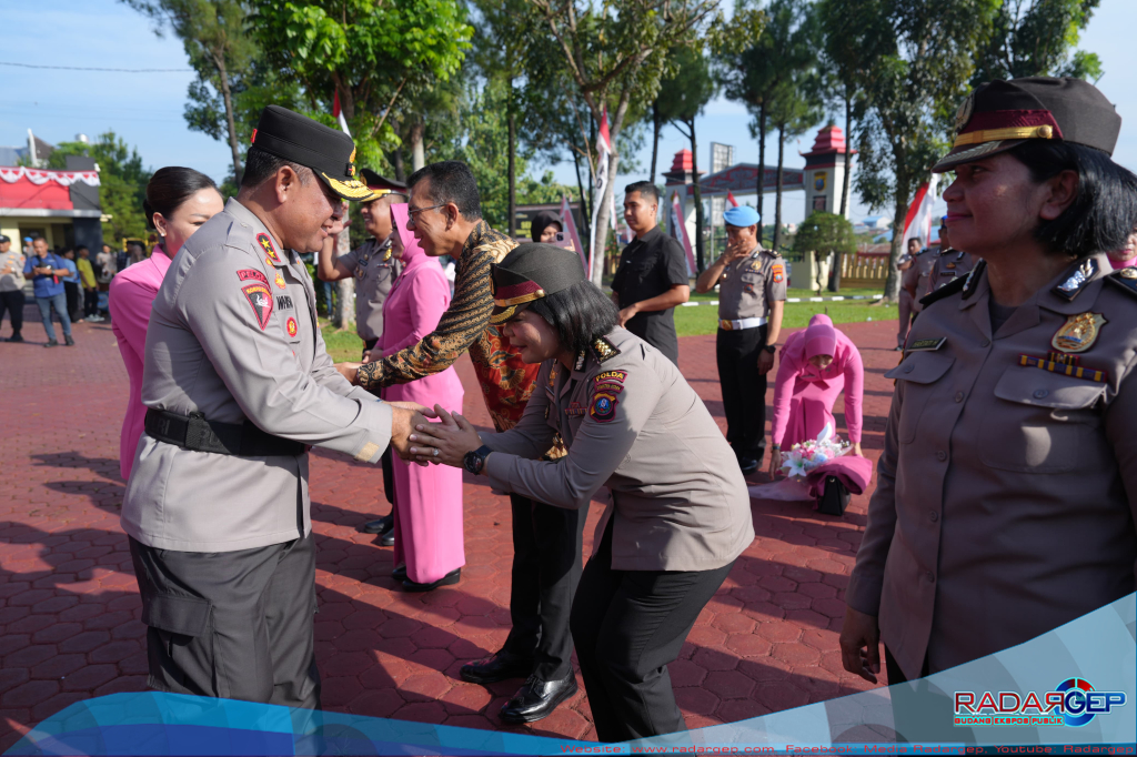 Kapolda Sumut Pimpin Upacara Kenaikan Pangkat Personel, Tegaskan Komitmen Polri yang Humanis dan Presisi